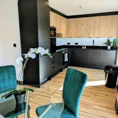 Elegant 2 bed flat with balcony in London