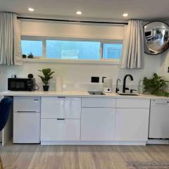 Cute Studio with AC and Backyard