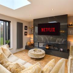 Spacious Luxury 4BDR Sleeps 6 Private Driveway