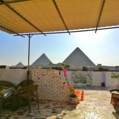 Pyramids Chez lAmi