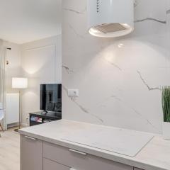 Perfect Location - Modern Riverside Apartment