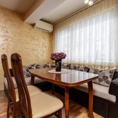 Comfort Corner - 1BD with Balcony by Flat Mаnager