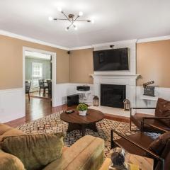 Large Beautiful Home sleeps 16+