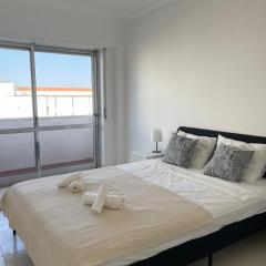 Sunny Stay in Portimão, Walk to Marina, Beach and Nightlife