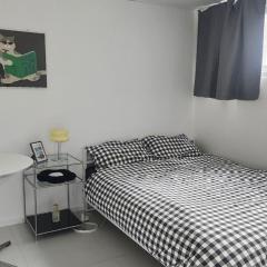 13-2 Jongno house