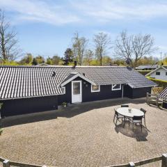 Holiday Home Petrus - 750m from the sea by Interhome