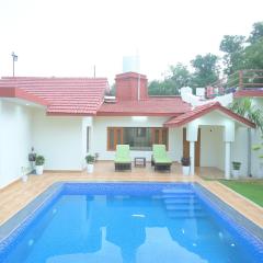 Gurgaon Farmhouse 3 BHK with Private Pool and Big Lawn