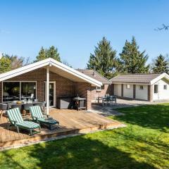 Holiday Home Famke - 1km from the sea by Interhome