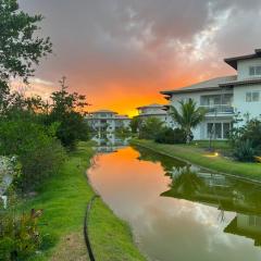 Apartamento em Praia do Forte - Piscinas Naturais - Cdo Village dos Ipês