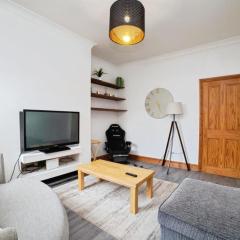 Spacious 4BR Home, Garden, Smart TV, WiFi, Heanor
