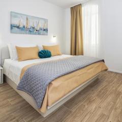 Elegant 2 BR Retreat Top Center