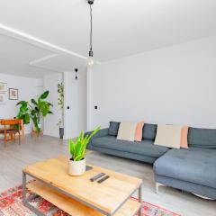 Spacious 2BD Flat By Docklands Canary Wharf