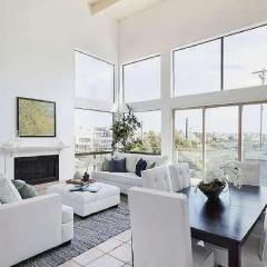 Two Bedroom Townhouse with Canal Views