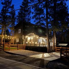 Sugarpine Retreat - Spacious modern cabin with a hot tub, game room, fire pit, and fenced yard