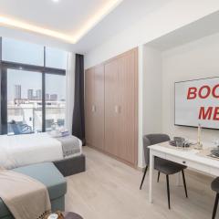 AirDXB - Meydan Apartment sleeps 4 with a Private Balcony