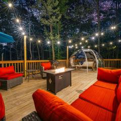 Chalet with Hot Tub, Game, Movie Room, Lake and Pool Access