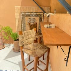 Riad Marocain avec jacuzzi sur la terrasse entièrement louer avec 3 chambres pour 6 personnes dans la médina proche de la place Jemma el fna