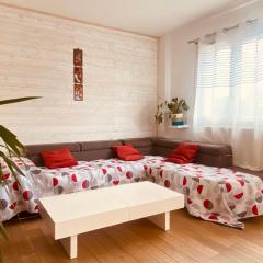 Bright and unoverlooked apartment