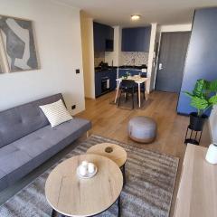 Chic 2BR Retreat for 5 in Vibrant Las Condes Oasis