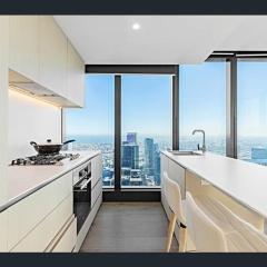 Beach to City Views Stylish 2Bed Sky Apartment 2bath 1 car park