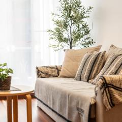 KozyGuru | Waterloo| Modern 2Level 2BR Apt Parking
