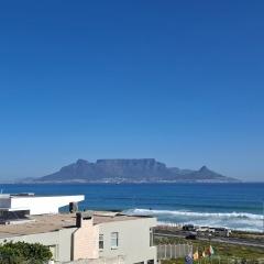 2WhiteWaters Bloubergstrand Homestay