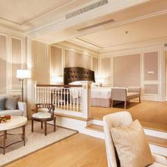 Donghai Xianhucheng Huanglong Hotel