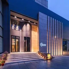 Beijing Xixi Friendship Hotel is located on Xidan Commercial Street and close to Tiananmen Square and the Forbidden City