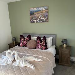 3 Perfect Stay in Harlow 2 Bedrooms, Top Location