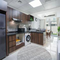 EasyGo - Modern 3BR Family Townhouse at Avencia, DAMAC Hills 2