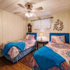 Mountain & Sunset Views - Walk to Downtown Mentone