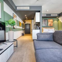 The Official Mercury Suites, APT with access to Pool by 360 Estates