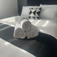 Spacious 4-Bedrooms Corporate Flat - Prime Location