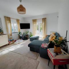 Spacious 3BR - Fireplace, garden studio and surfboards