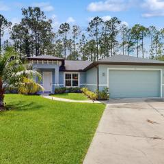 Spacious house with private covered patio, work station, full kitchen and grill