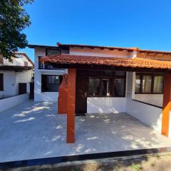 Casa Aconchegante de 3Qts, 2 vagas de garagem Beira Mar Praia do Péro Cabo Frio