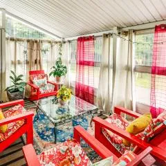 Family-Friendly Home with Furnish Patio in Crystal!
