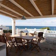 House with a Terrace and a Sea View in Savelletri