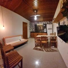 03 Apartamento de praia com ótima localização e piscina