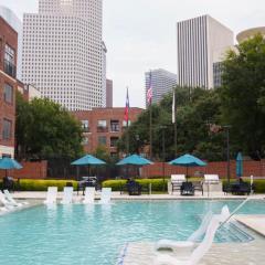 Close to Convention Center & Stadiums