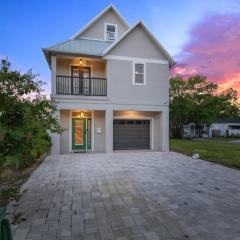 Tampa Hyde Park 4 Bedroom House - Located Near Hyde Park Village, SoHo and Local Beach - Spacious and Comfortable Rental in Prime Location - Great for Families and Groups Visiting Tampa