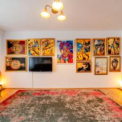 Central Art Apartment with Treasure Hunt, Free Parking & Self Check-In