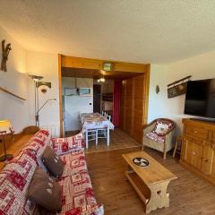 Studio cabine aux Saisies - 4 personnes, balcon sud, face aux pistes - FR-1-293-415