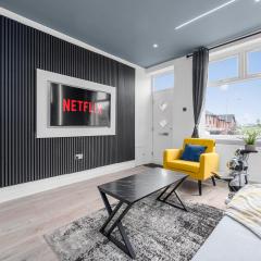 Sleek & Sunny 2BR -The Gallery House - Sleeps 5 - Family Friendly