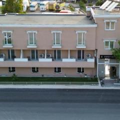 Sweet Hotel