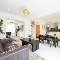 The Wilmslow House Free Parking - Close to Airport