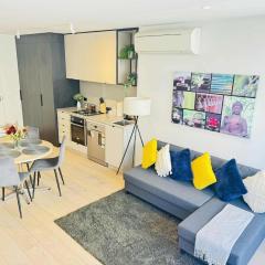 ADEK Apartments North Melb - 2BR Apt near Melb Zoo with free Parking, Pool & Gym