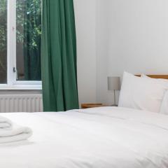 Charming Peaceful 2 Bedroom with Parking and Garden