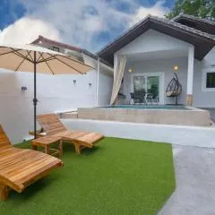Villa pool Dorita