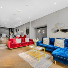 Monochrome Majesty - Soho - by Frankie Says